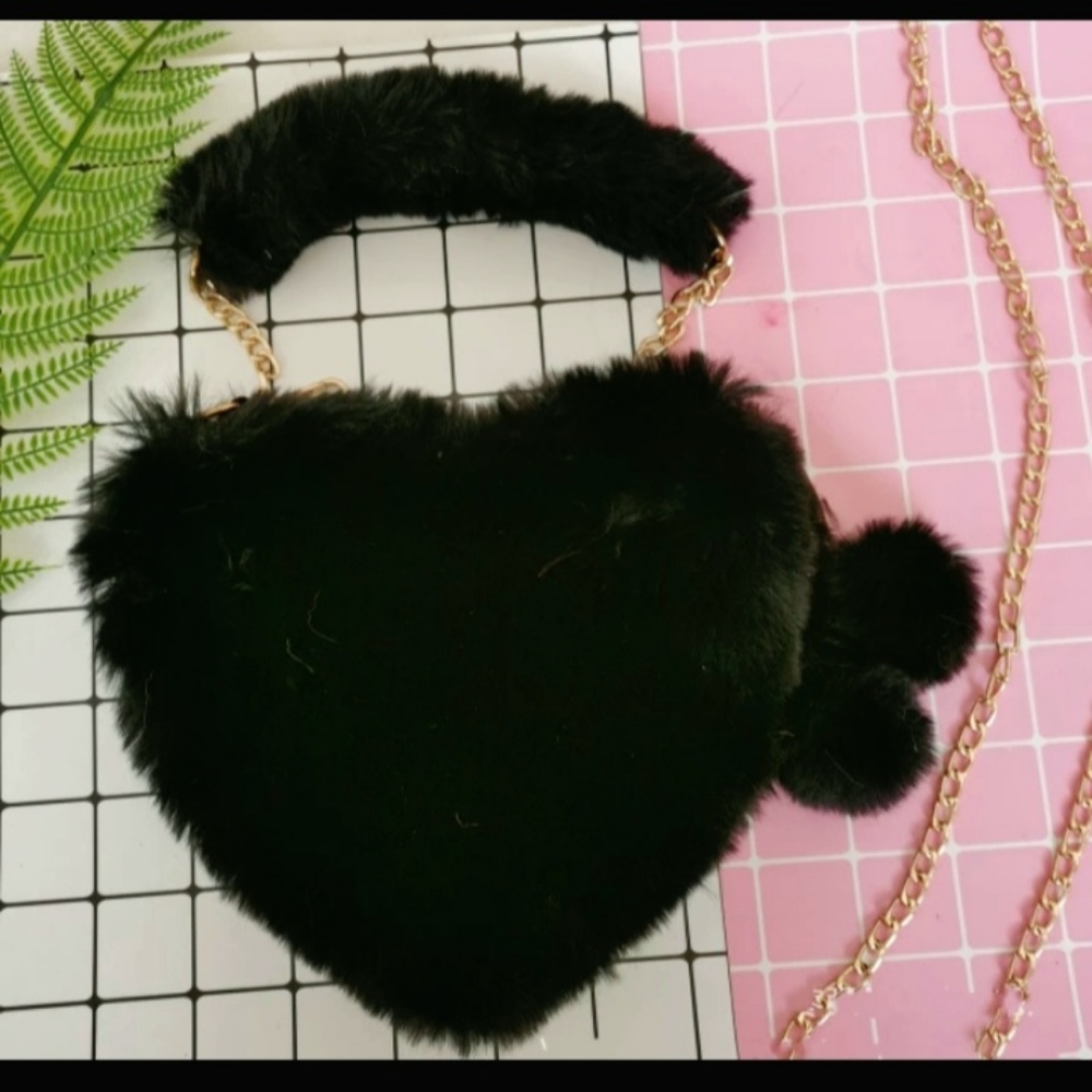 GROOVY GLAM Black Heart Shaped Plushy Purse - Picture 3 of 4